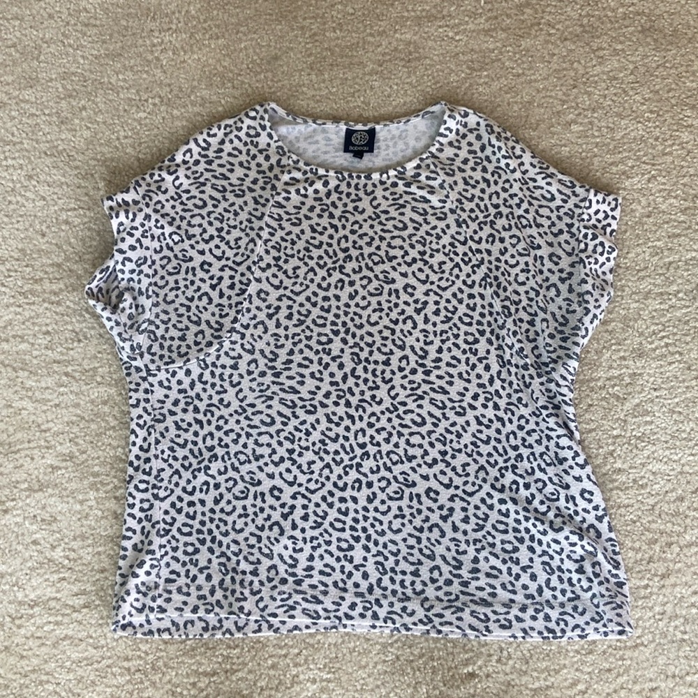 Size Medium Bobeau Cheetah Print Shirt